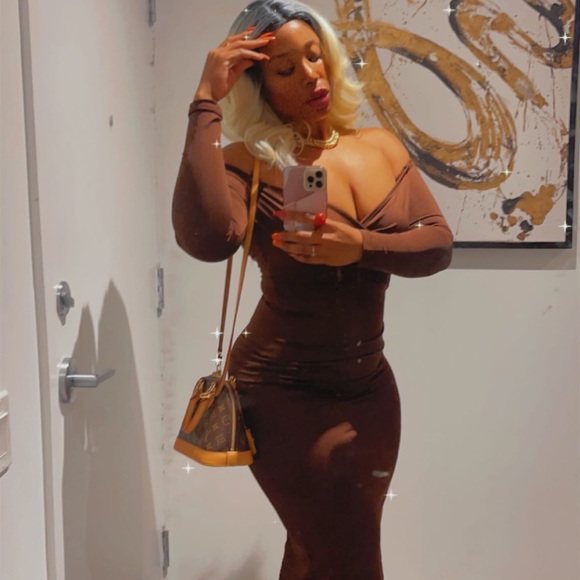 Meet your Posher, Elle - Picture 1 of 1